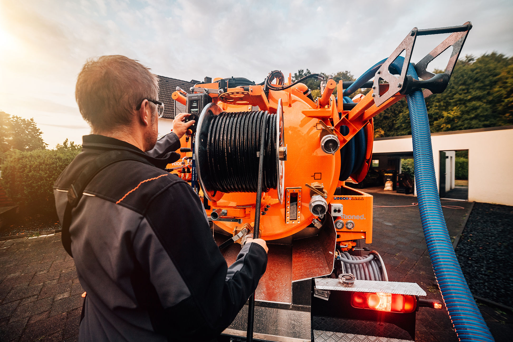 FlexCom Saug- und Spülgerät im Einsatz | KaRo